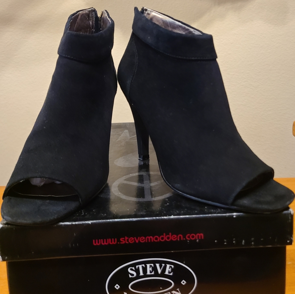 Women's ankle suade boots